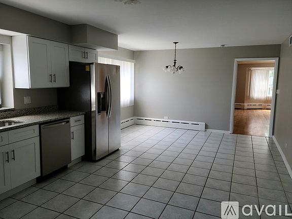 5th image of 905 23rd Ave #1
