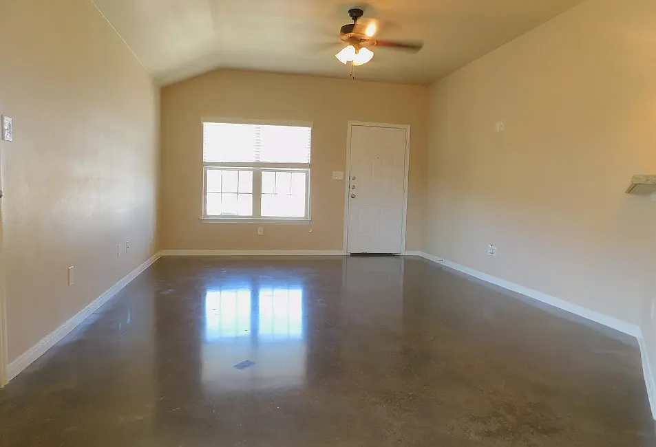 3 bed, 1204 sqft, $1,300 — Photo 2