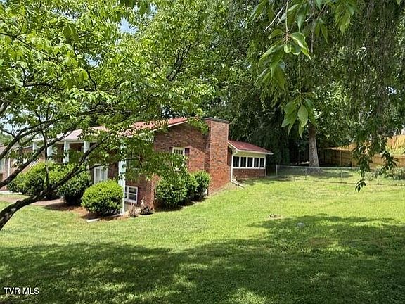 5th image of 1209 Beechwood Dr
