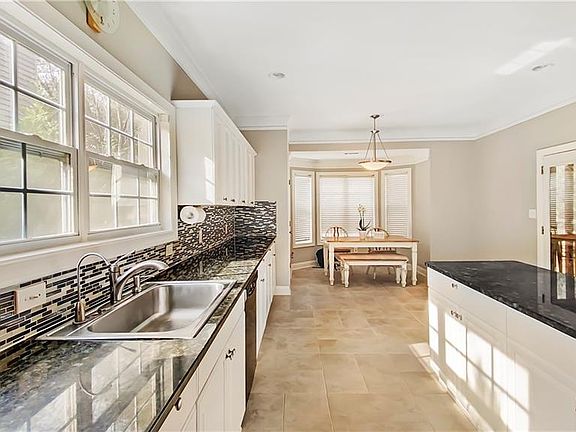 4th image of 50 Sweetwood Ct