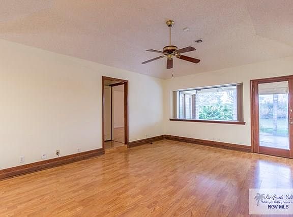 4th image of 4705 Lakeway Dr