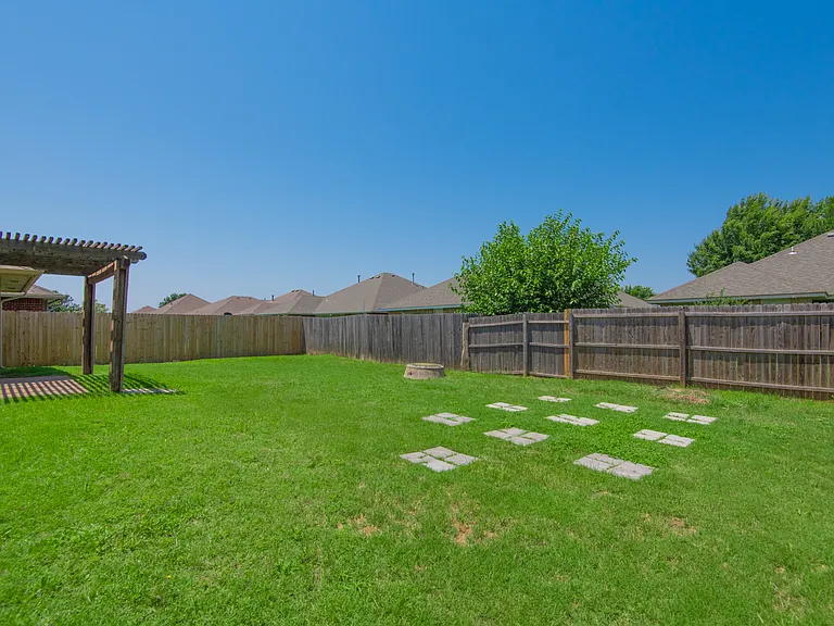 17405 Bronze Ln — Photo 30