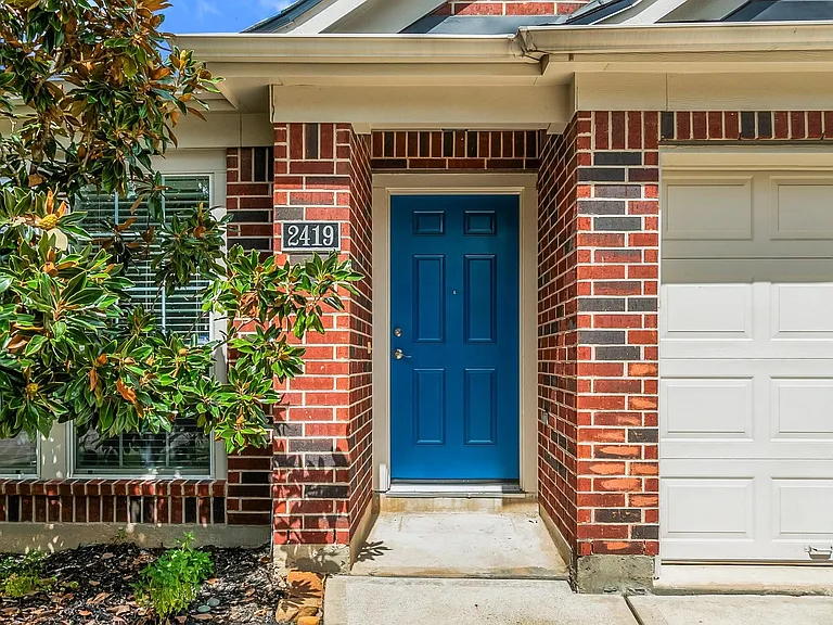 2419 Keegan Hollow Ln — Photo 6