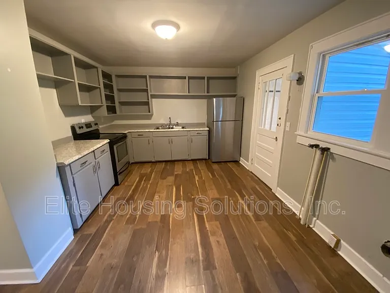 765 N 8th St — Photo 5
