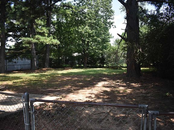 3rd image of 1506 E Moore Ave
