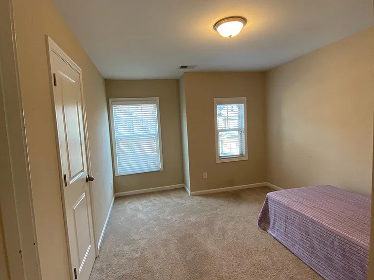 4190 Hammond Bridge Dr — Photo 17