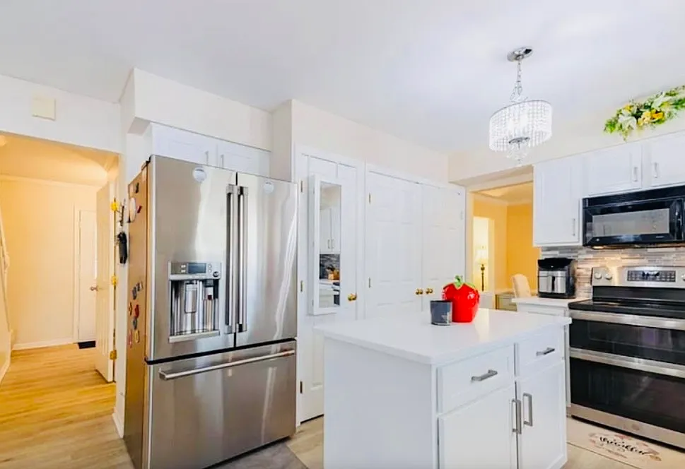 4 bed, 2986 sqft, $2,999 — Photo 2