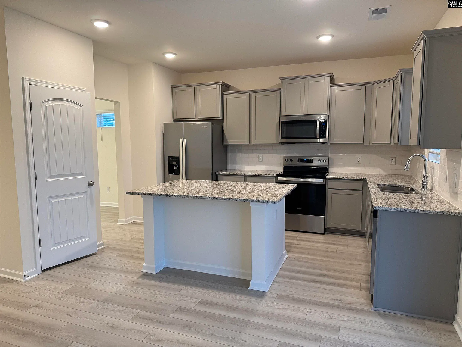 4 bed, 2180 sqft, $2,600 — Photo 3