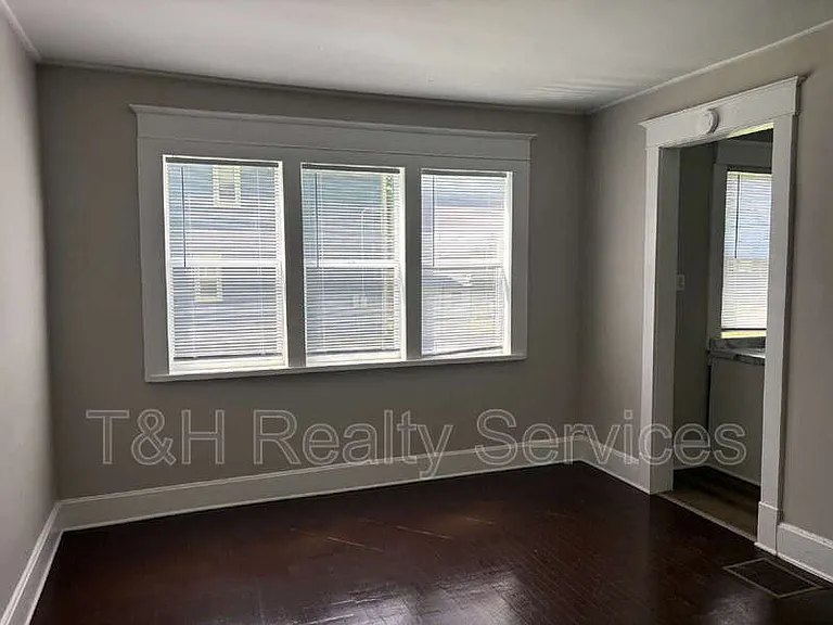 3130 N Park Ave — Photo 7