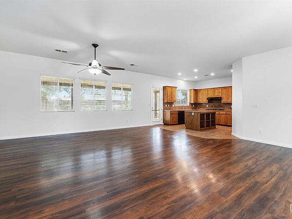 3rd image of 6319 Briolette St