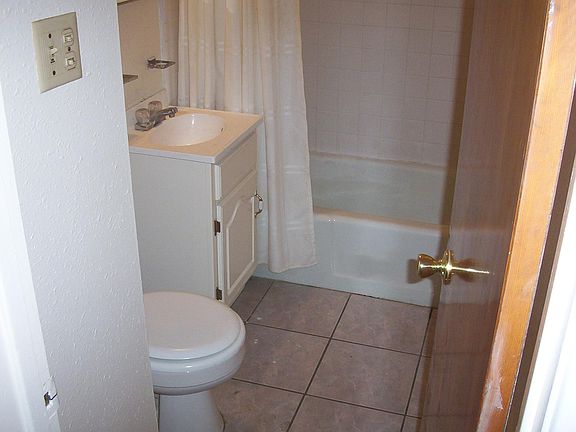 4th image of 1700 Cameo St #B