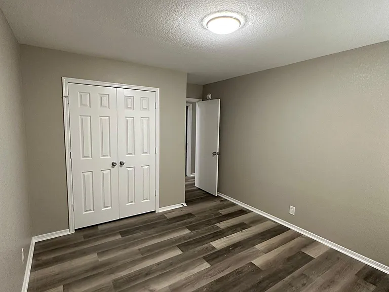 1029 E 64th Pl — Photo 8