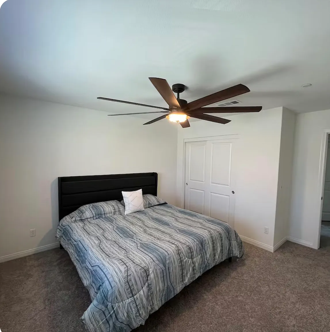 5 bed, 2700 sqft, $3,500 — Photo 3