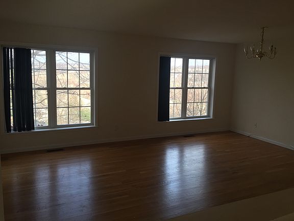 3rd image of 115 Lewis St