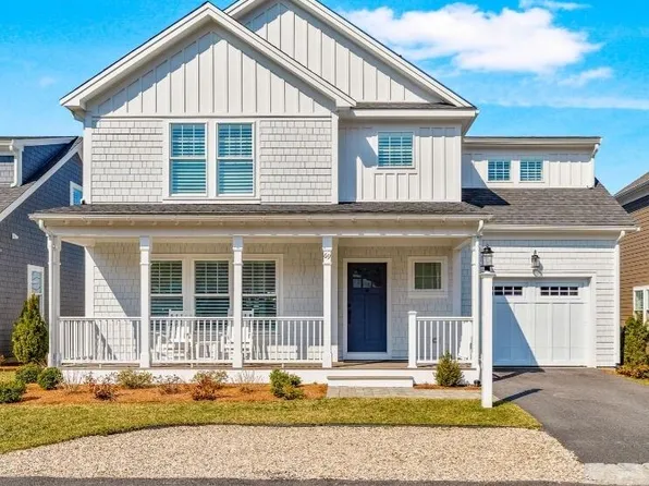 69 Cobblestone Circle, Mashpee, MA 02649
