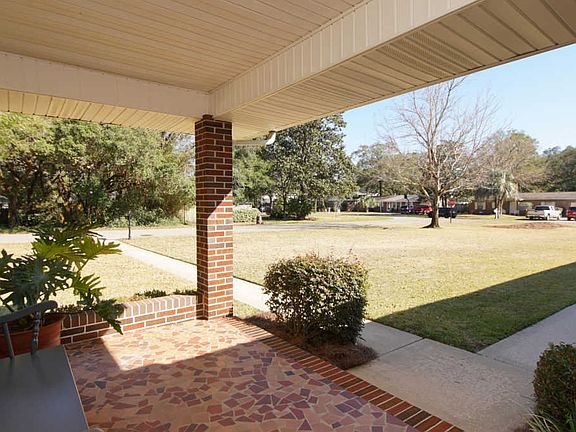 4th image of 717 Karen Ave