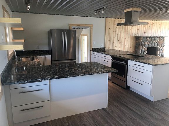 4th image of 987 Marine Dr