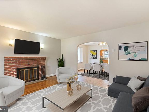 4th image of 5528 Clifton Ave