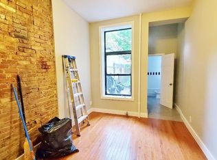 26-34 18th St #1B, Astoria, NY 11102