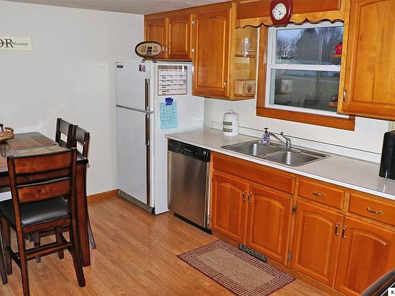 3rd image of 103 Greenway Dr