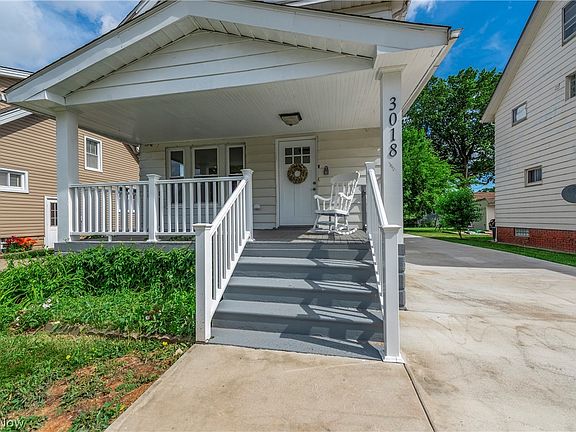 3rd image of 3018 Russell Ave