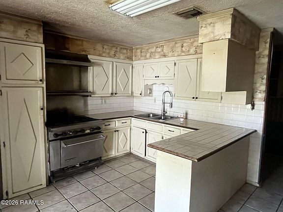 5th image of 217 Staten St