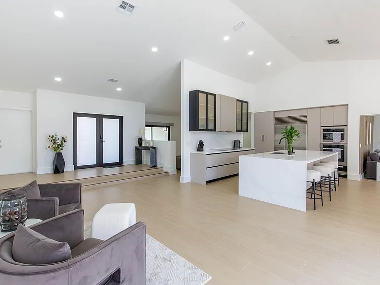 2281 Seaford Dr — Photo 5
