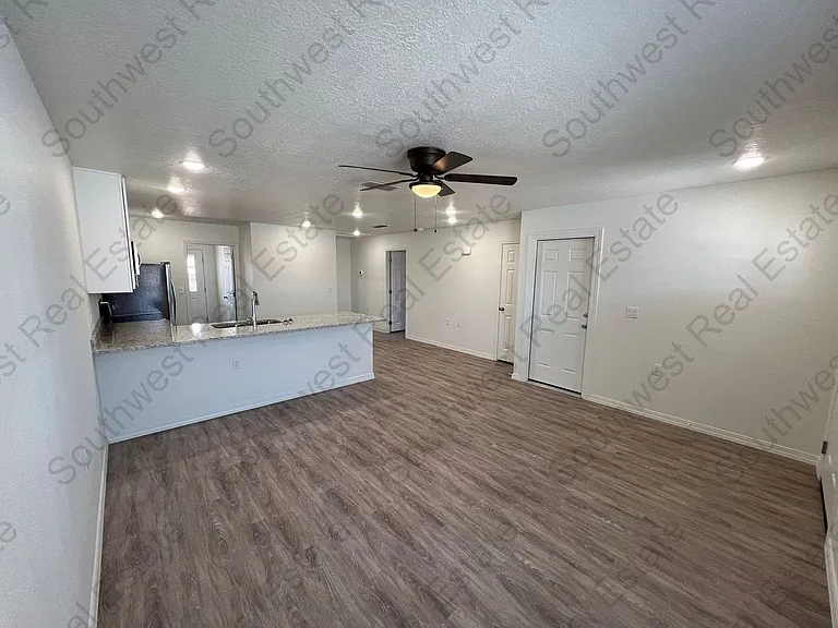 2121 Bobwhite Ct. — Photo 3