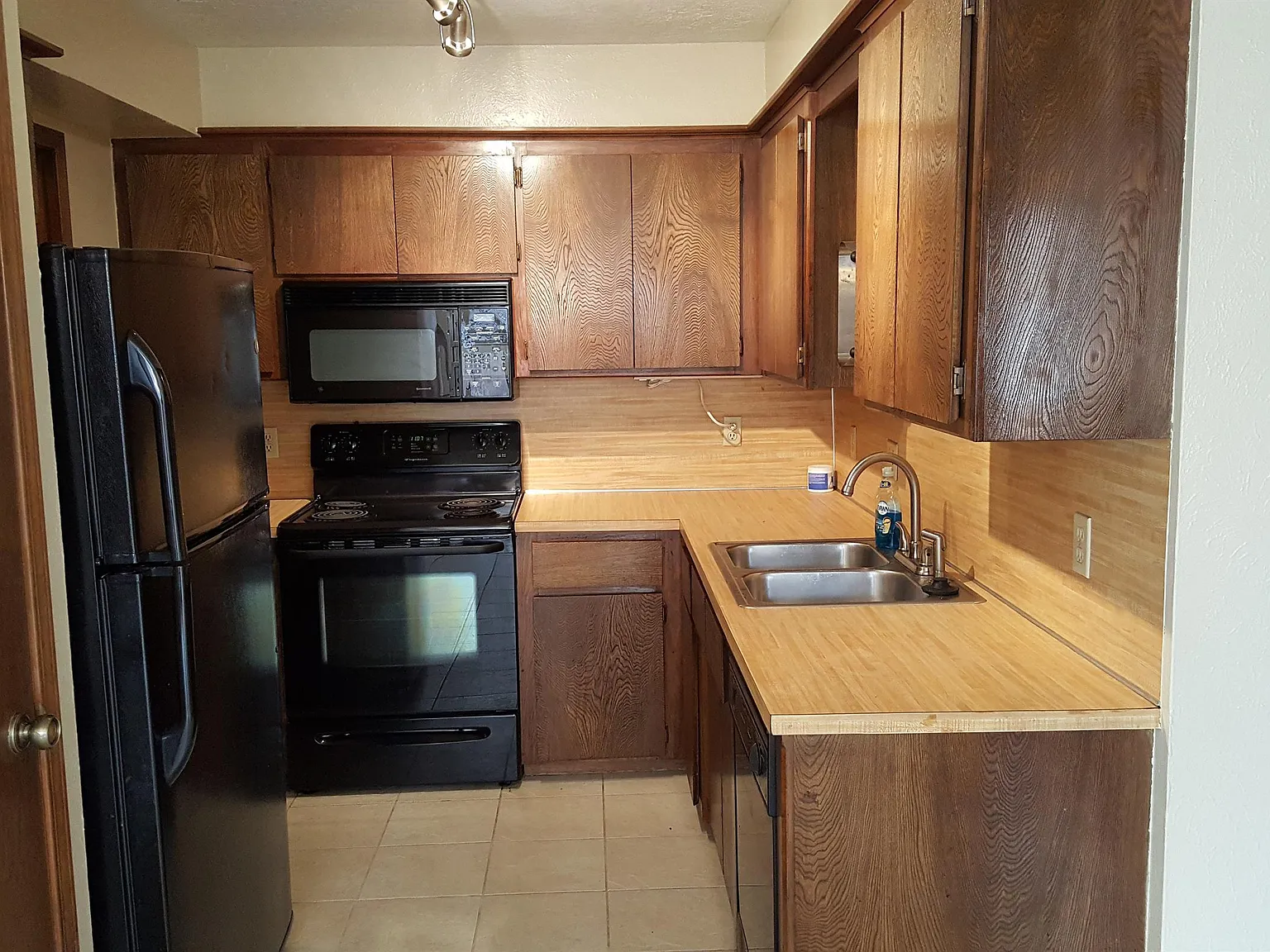 217 Barrett Place - Edmond, OK - 1 — Photo 2