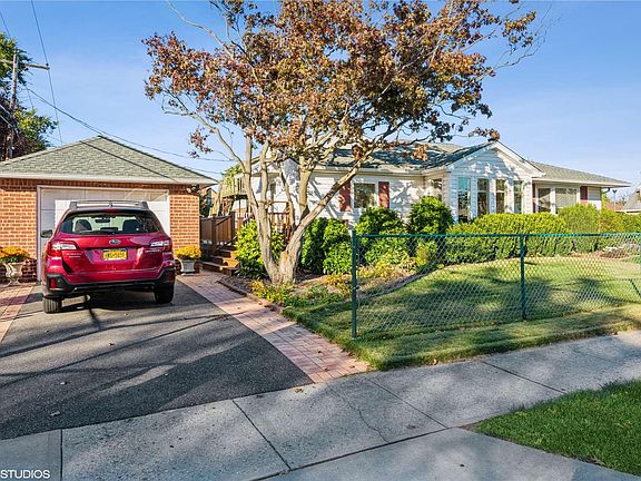 3rd image of 3899 Byron Pl
