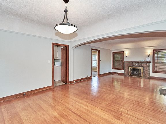 4th image of 219 La France Ave