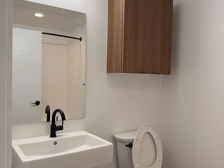 Rainford Apartments — Photo 60