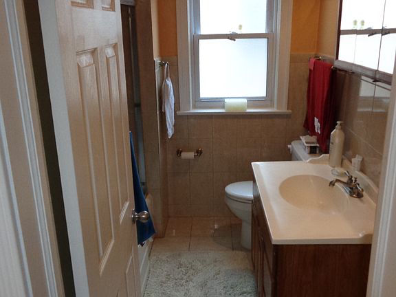 4th image of 3031 N Natoma Ave