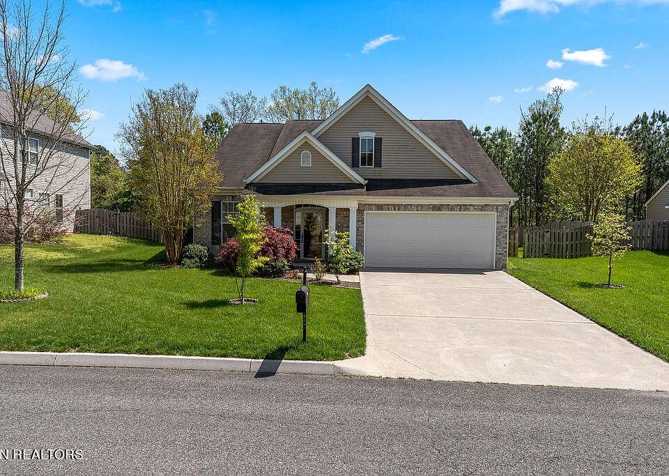 1st image of 2422 Ancient Oak Ln