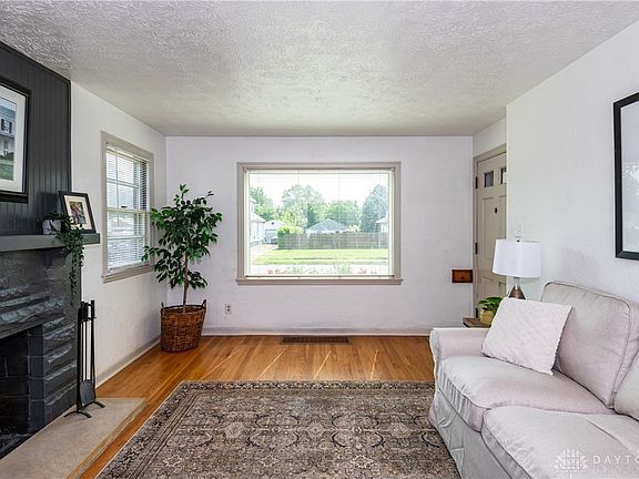 3rd image of 2845 Ferncliff Ave