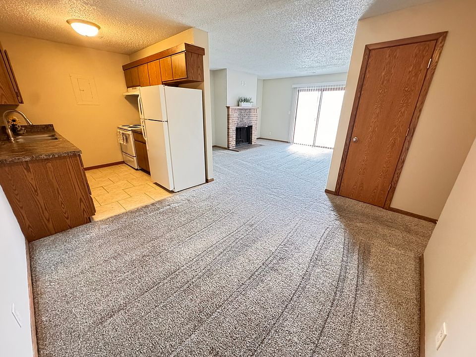 1st image of 5120 Emerald Dr #13