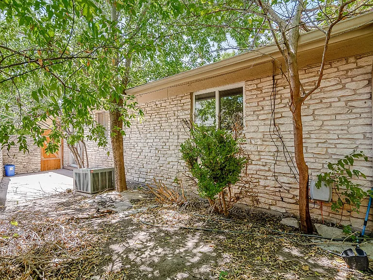 8603 Woodstone Dr #B — Photo 17