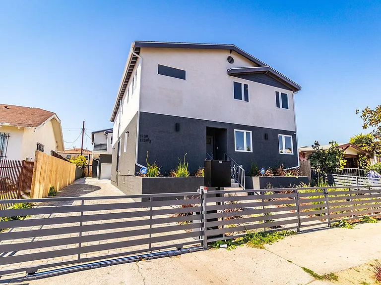 1737 S Longwood Ave — Photo 33
