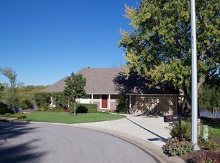 1404 S Lakestone Dr, Olathe, KS 66061