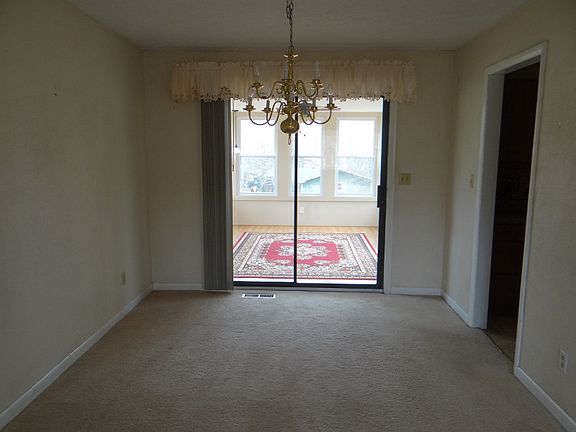 3rd image of 3898 Post Oak Circle
