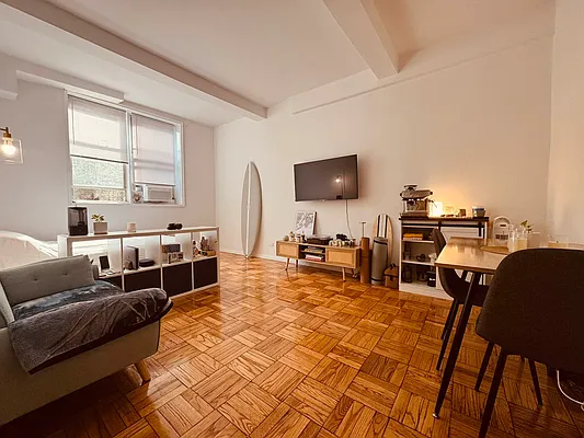 Rented by Silverstein Collection LLC  | media 1