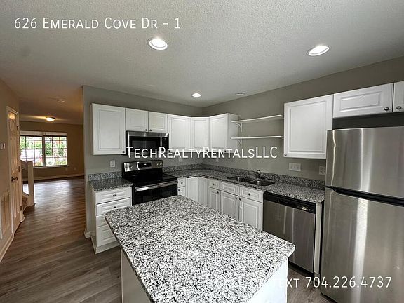 4th image of 626 Emerald Cove Dr #1