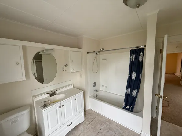 7 N Jackson Ave, Washington, NJ 07882