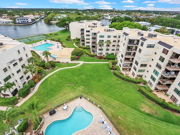 370 Golfview Rd #901 — Photo 36