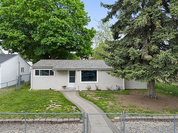 2nd image of 3123 E 36th Ave
