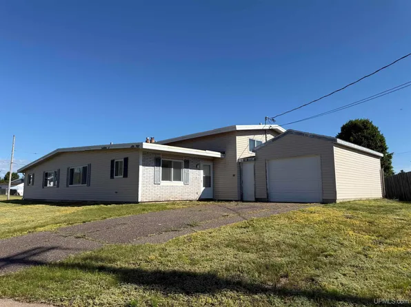 516/518 Stratocruiser St, Gwinn, MI 49841