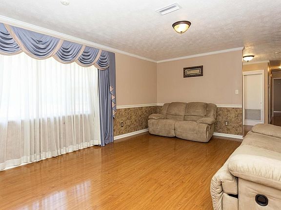005_Living_Room[1]
