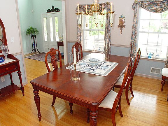 Formal dining room with butlers pantry