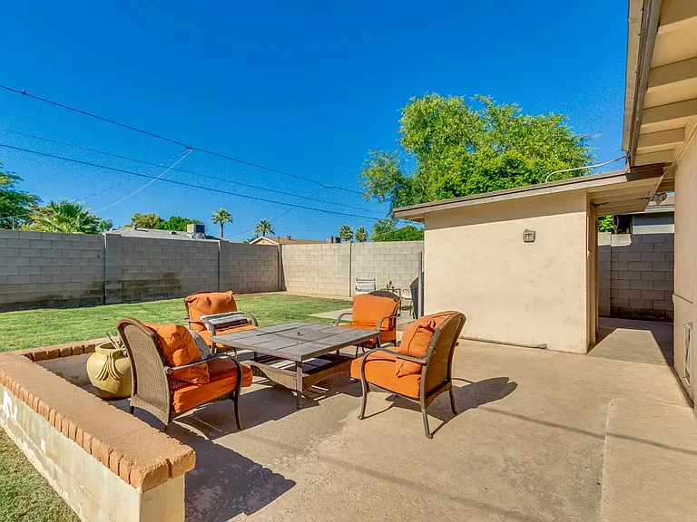 318 E Butler Dr — Photo 32