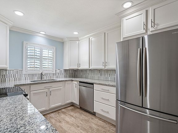 4th image of 235 Pelican Pl Unit 3